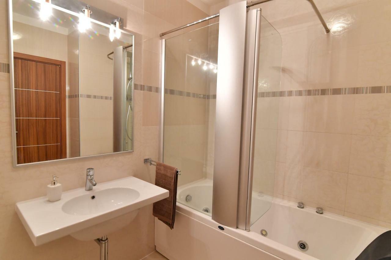 City Penthouse Vita Pula Luaran gambar