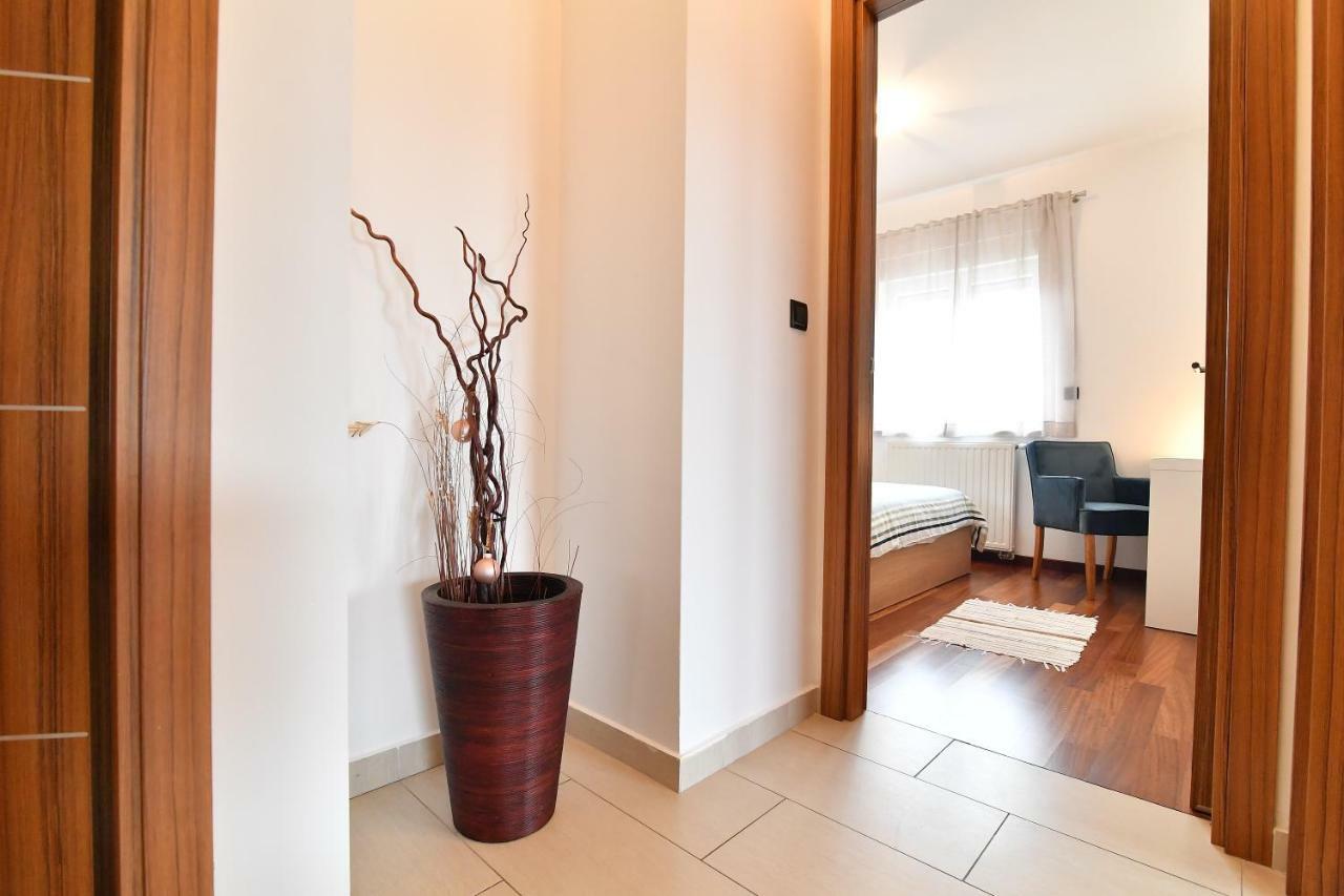 City Penthouse Vita Pula Luaran gambar