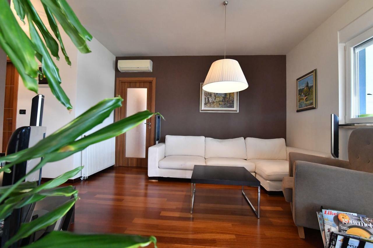 City Penthouse Vita Pula Luaran gambar