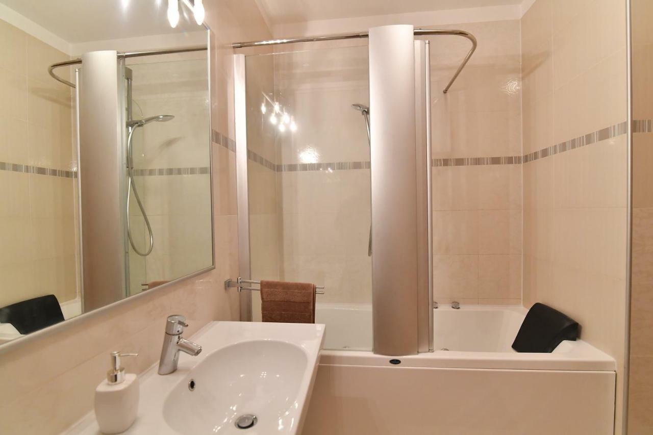 City Penthouse Vita Pula Luaran gambar