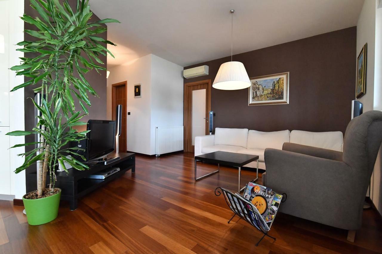 City Penthouse Vita Pula Luaran gambar