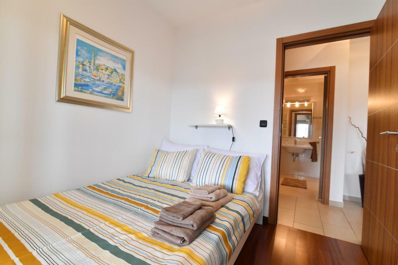 City Penthouse Vita Pula Luaran gambar