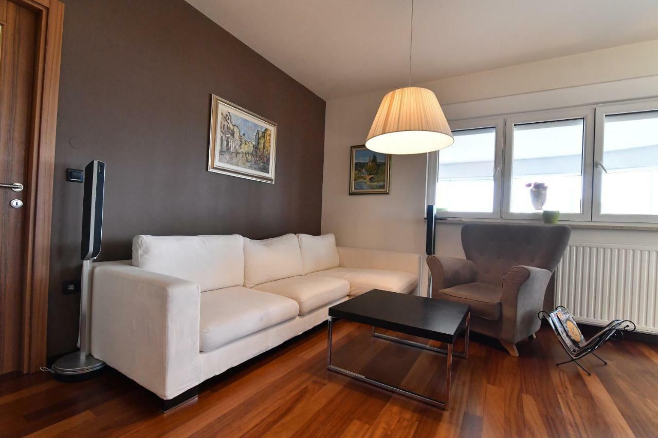 City Penthouse Vita Pula Luaran gambar