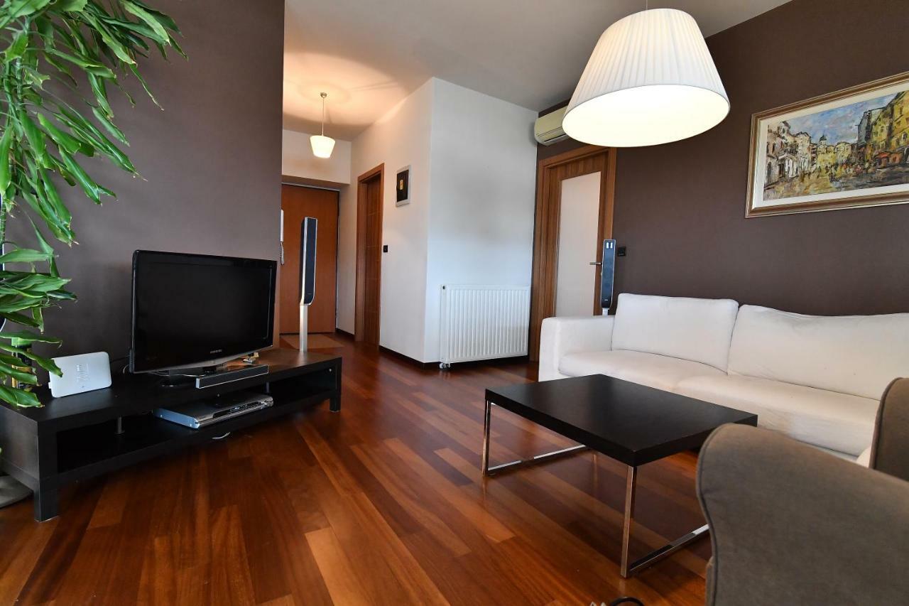 City Penthouse Vita Pula Luaran gambar