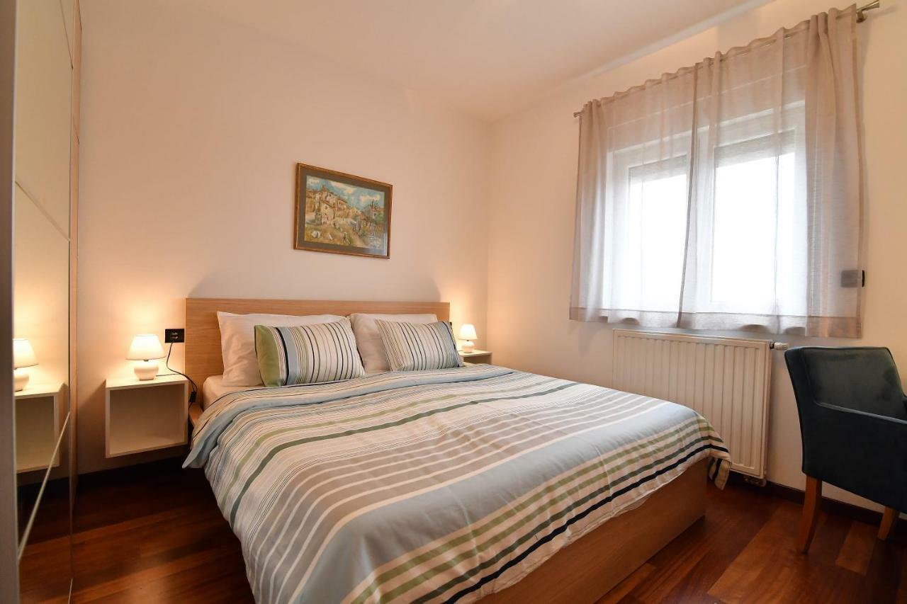 City Penthouse Vita Pula Luaran gambar