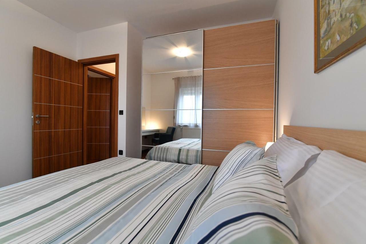 City Penthouse Vita Pula Luaran gambar