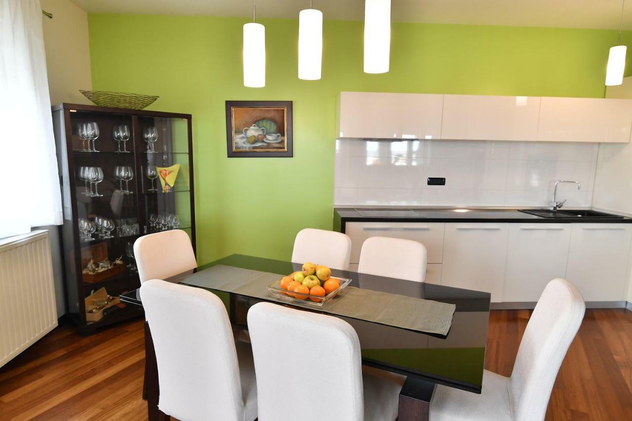 City Penthouse Vita Pula Luaran gambar